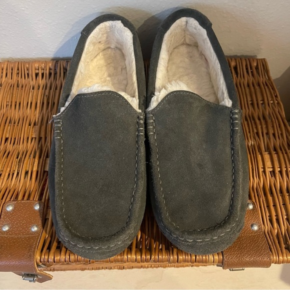 KOOLABURRA BY UGG Tipton Men's Gray Suede Slippers Sz 9 Comfort Loungewear Warm - Picture 2 of 7